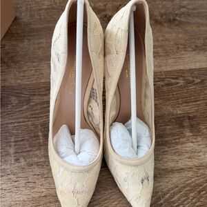 Elegant Lace Pointed-Toe Heels